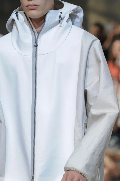Look 14